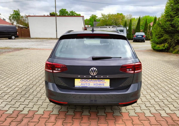 Volkswagen Passat cena 59200 przebieg: 187000, rok produkcji 2019 z Strzelce Opolskie małe 781